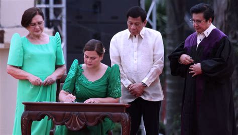 Anak Presiden Filipina Sara Duterte Diambil Sumpahnya Sebagai Wakil