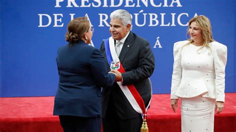 Xiomara Castro Participa En Investidura De Nuevo Presidente De Panam