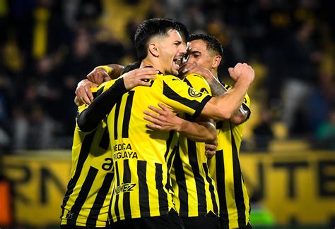 Peñarol 3-0 River Plate: el aurinegro defendió el invicto y la cima del