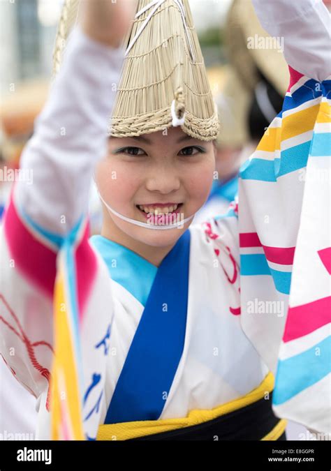 Awa Odori ( Awa Dance Festival ) held 12 to 15 August in Tokushima City ...