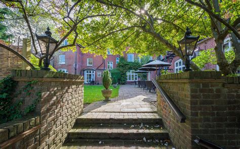 The Crown Manor House Hotel