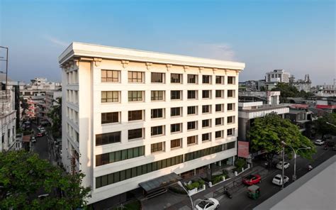 HOTEL AVENUE REGENT | ⋆⋆⋆⋆ | KOCHI, INDIA | SEASON DEALS FROM $56