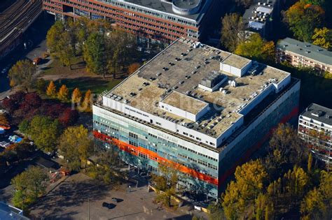 Luftaufnahme Berlin Leerstehendes ehemaliges Kaufhaus Gebäude