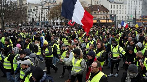 Coletes Amarelos Tomam As Ruas De Paris E Marselha Na Semana De