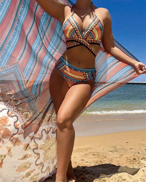 Conjunto De Bikini De Piezas Con Estampado Tribal Y Cubierta