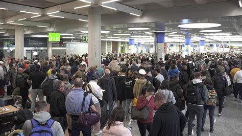 Colapso Aeropuerto Palma Quejas Por Las Largas Colas Para Pasar El