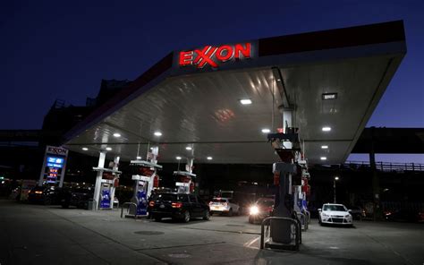 Exxon Mobil Demanda A Inversionistas Que Buscan Reducir La