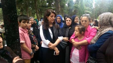 Hdp li Pervin Buldan ın Eşi Mezarı Başında Anıldı Son Dakika