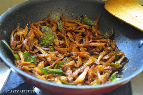 How To Make Spicy Fried Anchovies Nethili Varuval Spicy Anchovies