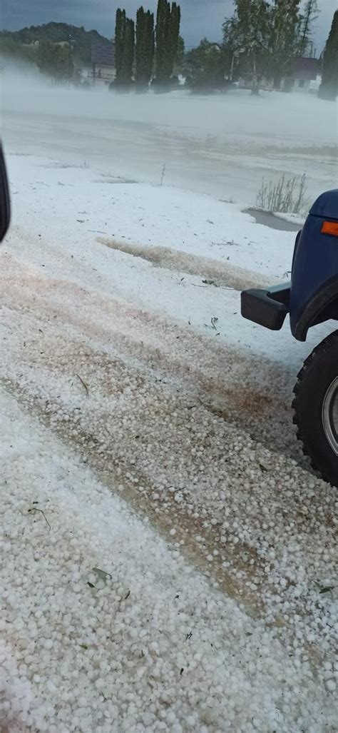 Galerija Vinogradar nakon snažnog nevremena Bilo je kataklizmično