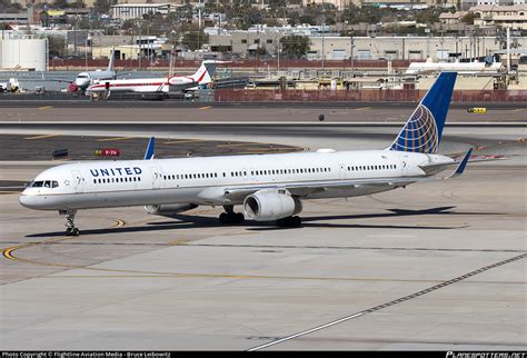 N57868 United Airlines Boeing 757 33N WL Photo By Flightline Aviation