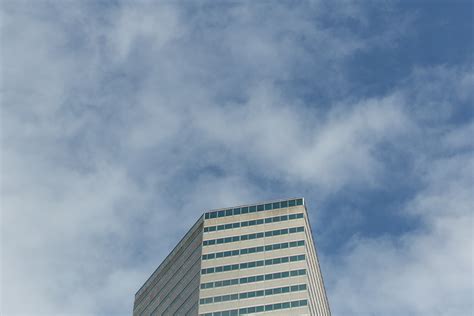 Fotos gratis cielo azul tiempo de día nube rascacielos