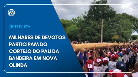 Milhares de devotos participam do cortejo do Pau da Bandeira de São