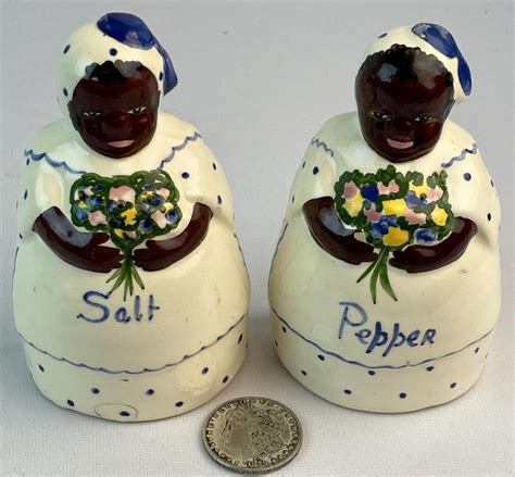 Lot Vintage 1940 S Mammy Holding Flowers Black Americana Porcelain Salt And Pepper Shakers