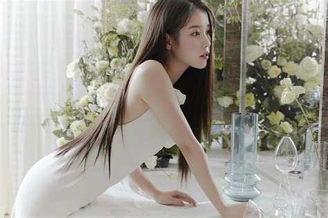 Lee Ji Eun Asian Brunette Long Hair Women Model Flowers 5600x3732 Wallpaper Wallhaven Cc