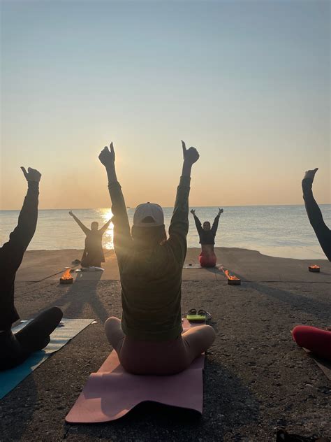 Sunbathers flock to 31st street beach as temperatures hit records 32
