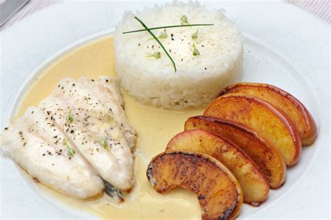 Filets De Saint Pierre Aux Pommes Sauce Au Cidre