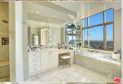 'Real Housewife' Yolanda Hadid's L.A. Home Sells for $4.995M