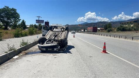 D100de bariyerlere çarpan otomobil takla attı 1 yaralı Haber 7 GÜNCEL