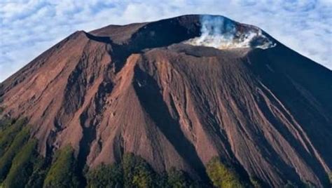 Aktivitas Vulkanik Gunung Slamet Meningkat Jarak Bahaya Diperluas