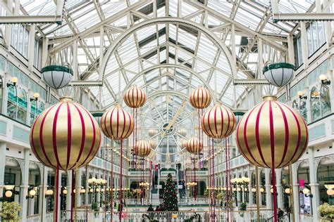 A mall filled with lots of christmas decorations photo – Free Holidays Image on Unsplash