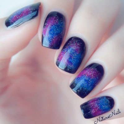 Diseños de uñas inspiradas en las estrellas y el espacio BlogGolis