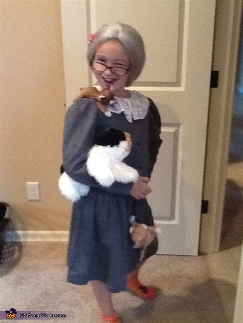 Easy DIY Crazy Cat Lady Costume - Photo 3/3