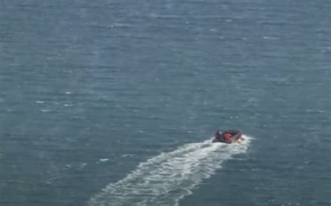 Dramatic Boaties Rescue Sparked By Flare Pains Wessex Marine Signal