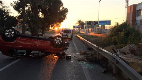 Una mujer herida en un accidente de tráfico en la N 340 a la altura de