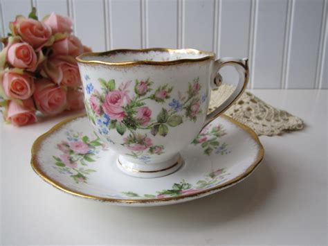 Vintage Roslyn Fine Bone China Moss Rose Pink Floral Teacup