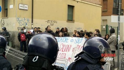 Salvini A Bologna Collettivi In Piazza Non Accettiamo Provocazioni