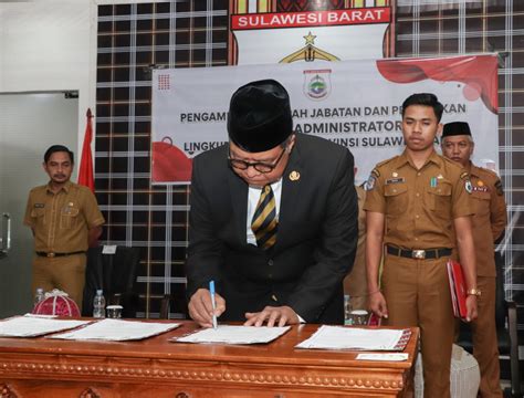 Sekprov Lantik Enam Pejabat Administrator Lingkup Pemprov Sulbar