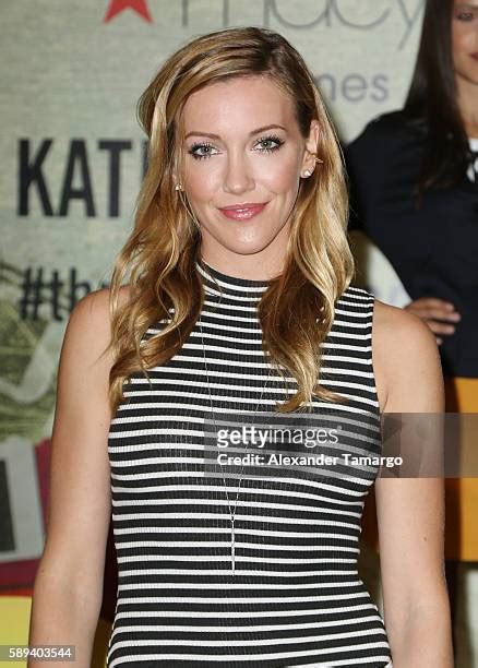 Katie Cassidy Meet And Greet At Macys Dadeland Photos And Premium High