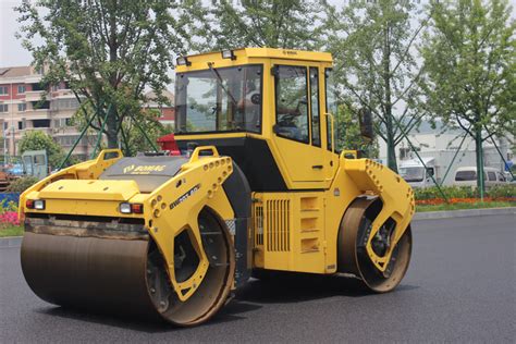 Articulated Tandem Roller BW 203 AD 4 For Asphalt Compaction BOMAG