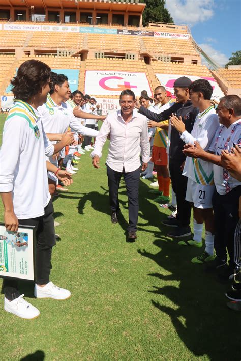 ANtequera FC reconoce trayectoria de Juan de Dios Uribe Ríos | NVI Noticias