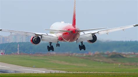 Boeing 777 airliner landing 8064883 Stock Video at Vecteezy