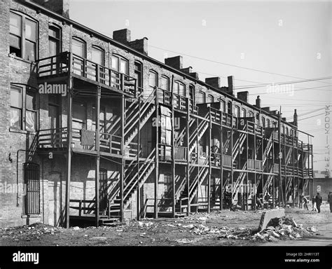 Chicago ghetto Black and White Stock Photos & Images - Alamy