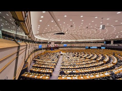 Евросоюз борется с российским влиянием на его политику и умы - YouTube