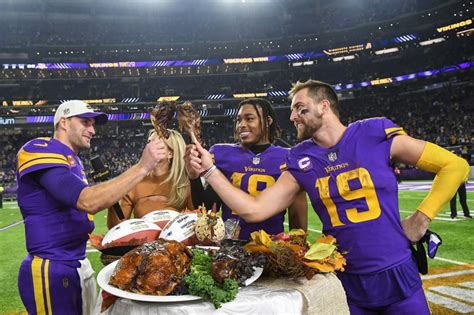 NFL Thanksgiving games 2022: Moments in photos