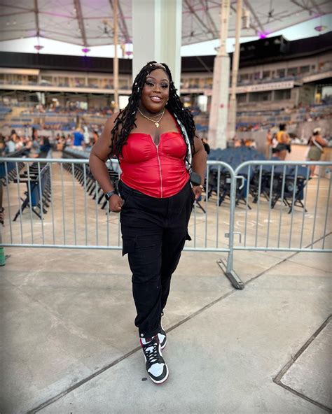 20 Best Plus Size Concert Outfits And Tips On How To Wear Them