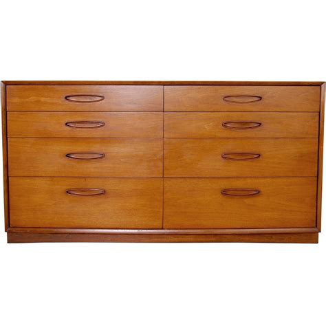 Henredon Mid Century Modern Walnut Dresser For Sale At 1stdibs