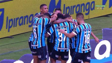 Aos 32 min do 2º tempo assistência de Pavon do Grêmio contra o Santa