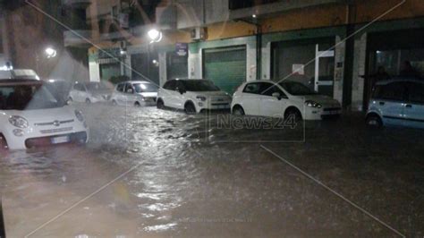 Maltempo A Corigliano Rossano Strade Come Fiumi In Piena E Locali