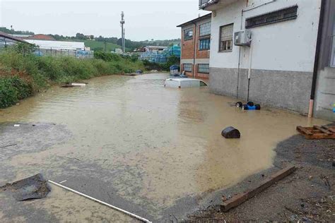 Nubifragio colpisce la città ci sono dispersi immagini drammatiche