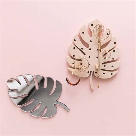 Handmade Monstera Leaf Wooden Pegboard | Gadgetsin