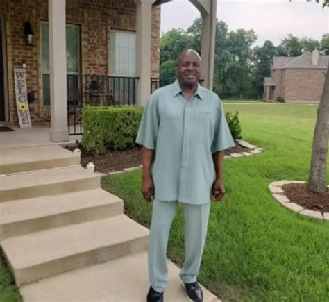 USPS postal worker dies after collapsing on his route during extreme ...