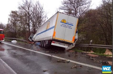 Sind Unsere Autobahnen Gef Hrlich Schwerer Lkw Unfall Auf Der A