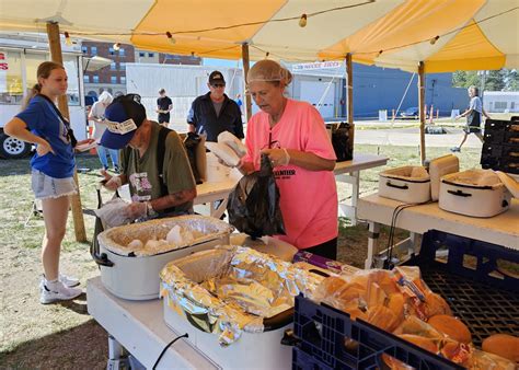 Hog Days crowds bring economic boost but a bun snafu sets the festival