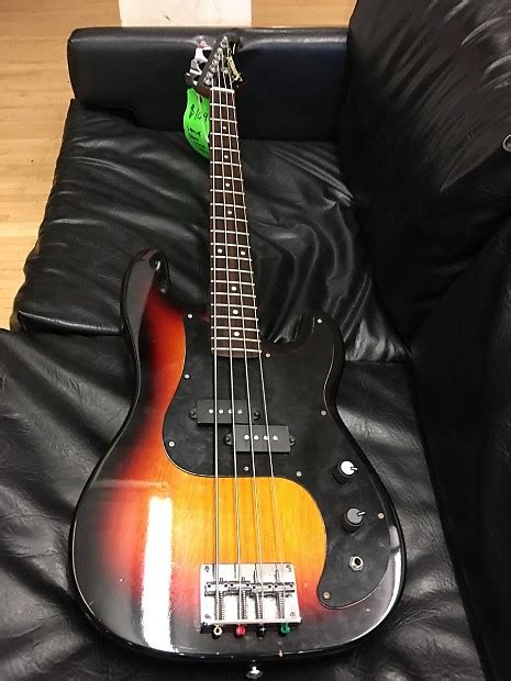 Samick Short Scale Bass Reverb