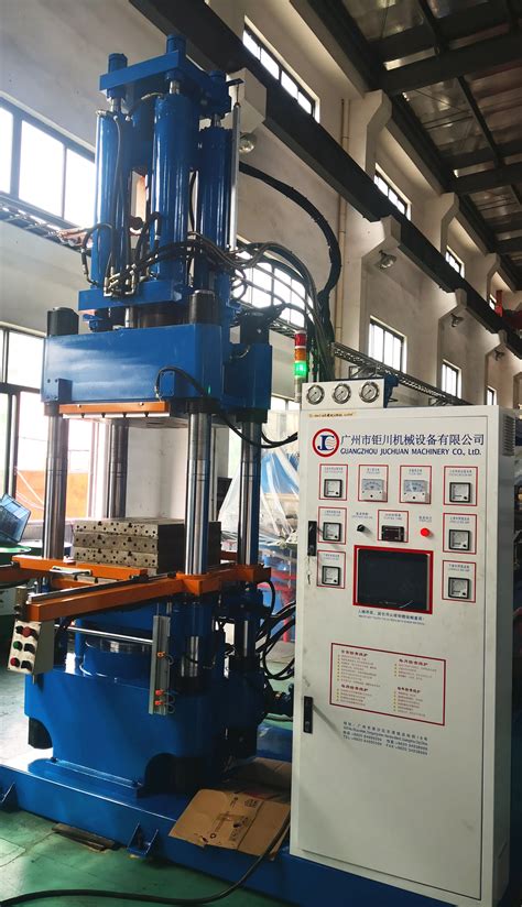 Vertical Rubber Injection Molding Machine For Making Auto Parts Center